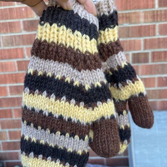 100% woolen Himalayan gloves n hat - Picture 2 of 16